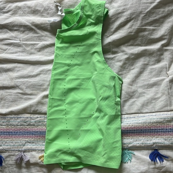 LIME GREEN LULULEMON SWIFT VENTILATED TANK TOP - Picture 4 of 4